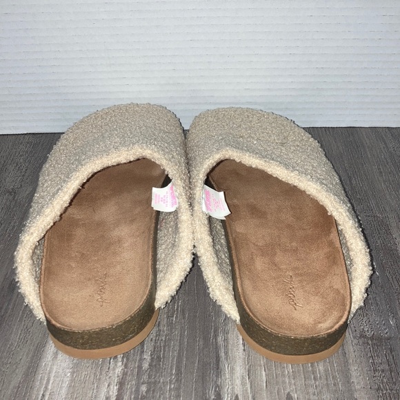 Victoria Secrets Pink Clogs - Picture 5 of 9